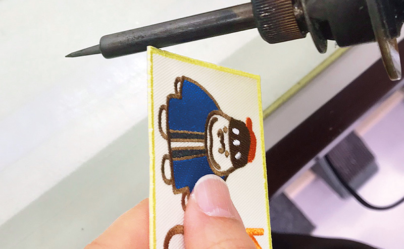 ワッペン縁の加工 ヒートカット加工とは